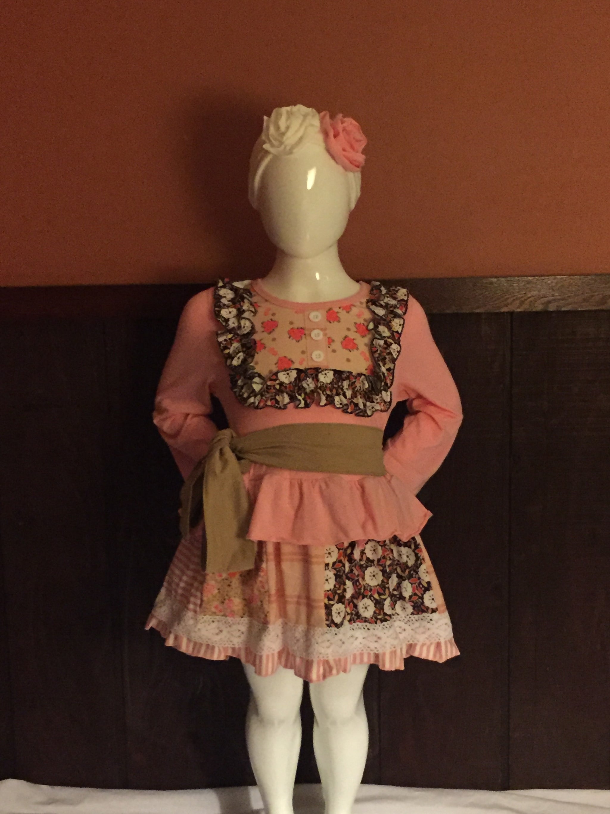 Whimsical Winnie. Girls Sweet Fashion. Sizes 2T-7T. 5-6 T Top/Sash